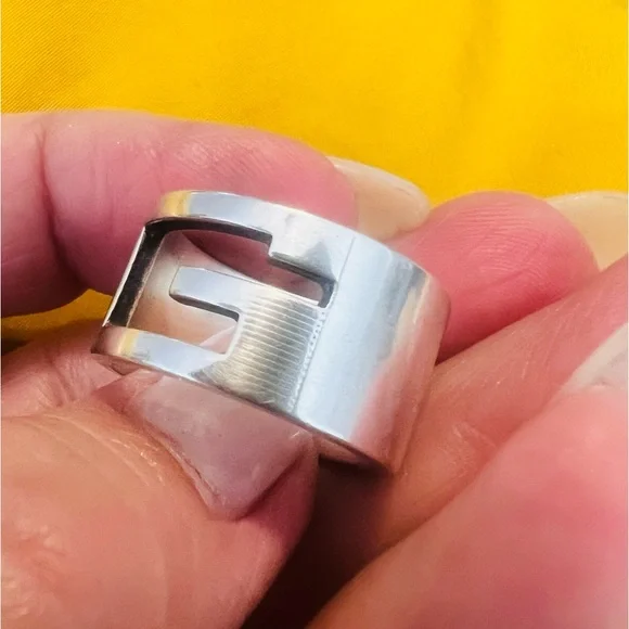 Gucci Wide G cutout ring *Full inclusion - Picture 4 of 14